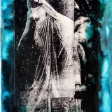 Gruß an Charlotte, 2011, 30 x 20 x 2 cm, Majolikamalerei auf roten Scherben, Aufglasurdekoration
